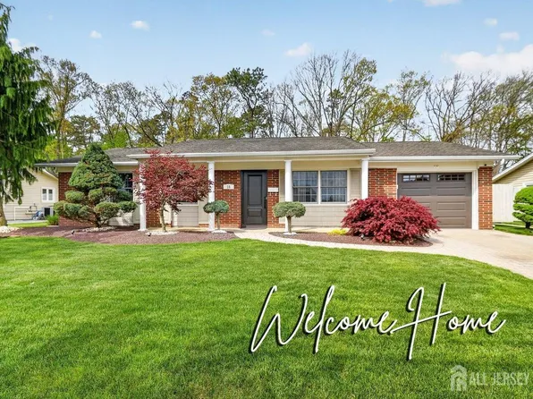 16 Evergreen Ter, Monroe Township, NJ 08831