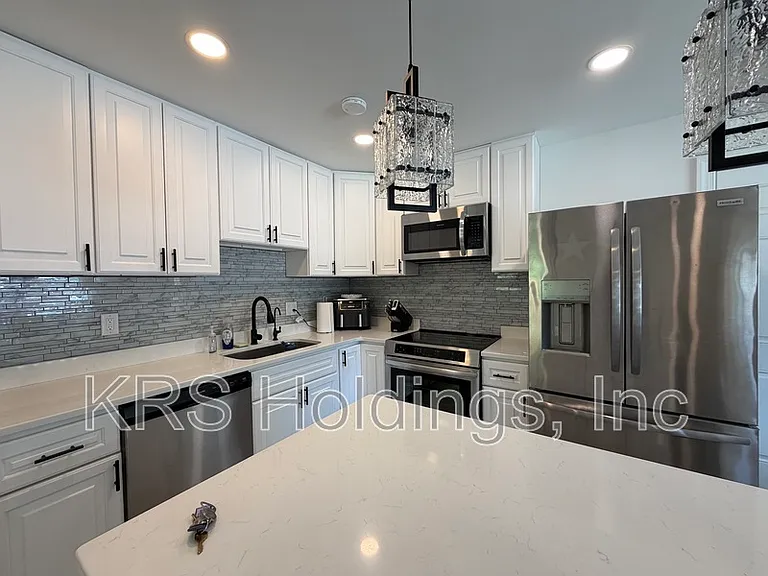 1035 Tradewinds Rd — Photo 3