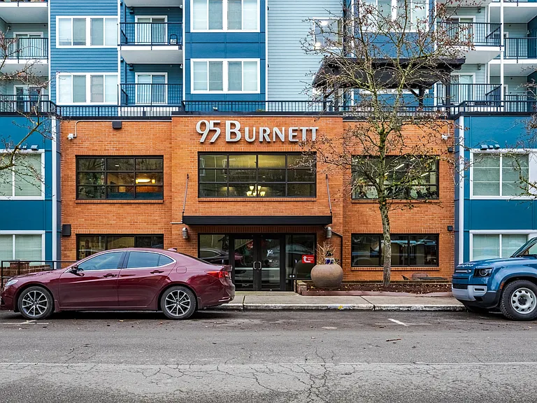 95 Burnett — Photo 16