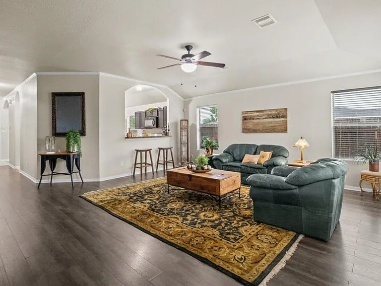 301 Turquoise Trade Dr — Photo 2