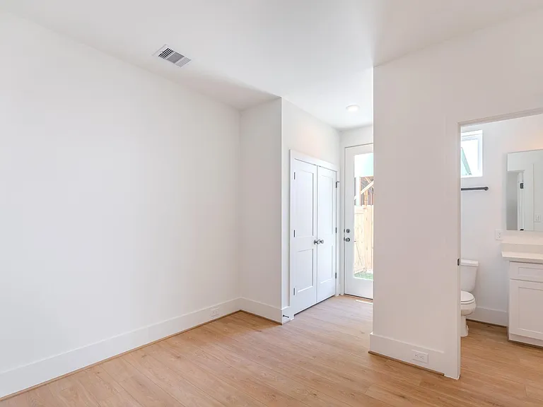 7605 Victory Reserve St — Photo 19