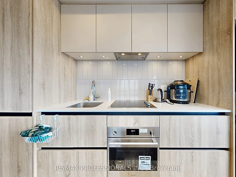 7950 Bathurst St #B2304 — Photo 21