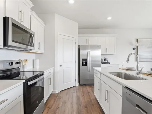 36432 W 102nd Pl, De Soto, KS 66018