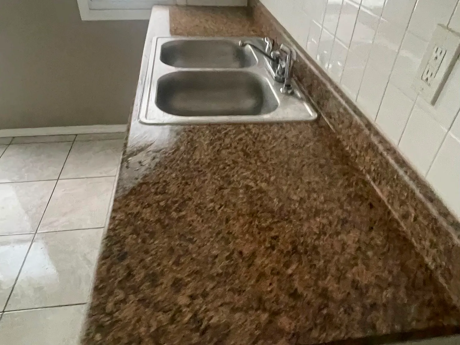 3 bed, 1100 sqft, $1,500 — Photo 2