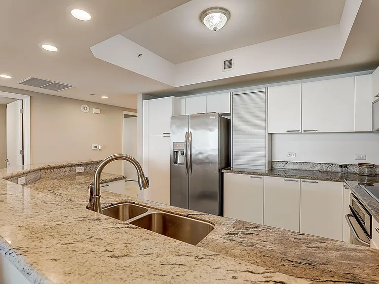 2650 Lake Shore Dr #804 — Photo 14