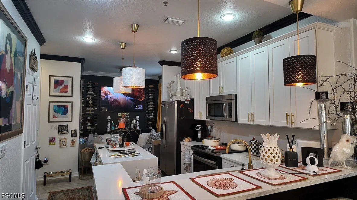 2 bed, 2.5 bath, 1674 sqft, $7,500 — Photo 4