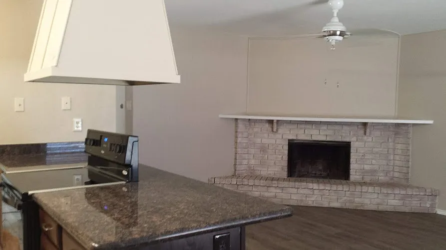 3 bed, 1247 sqft, $1,895 — Photo 2