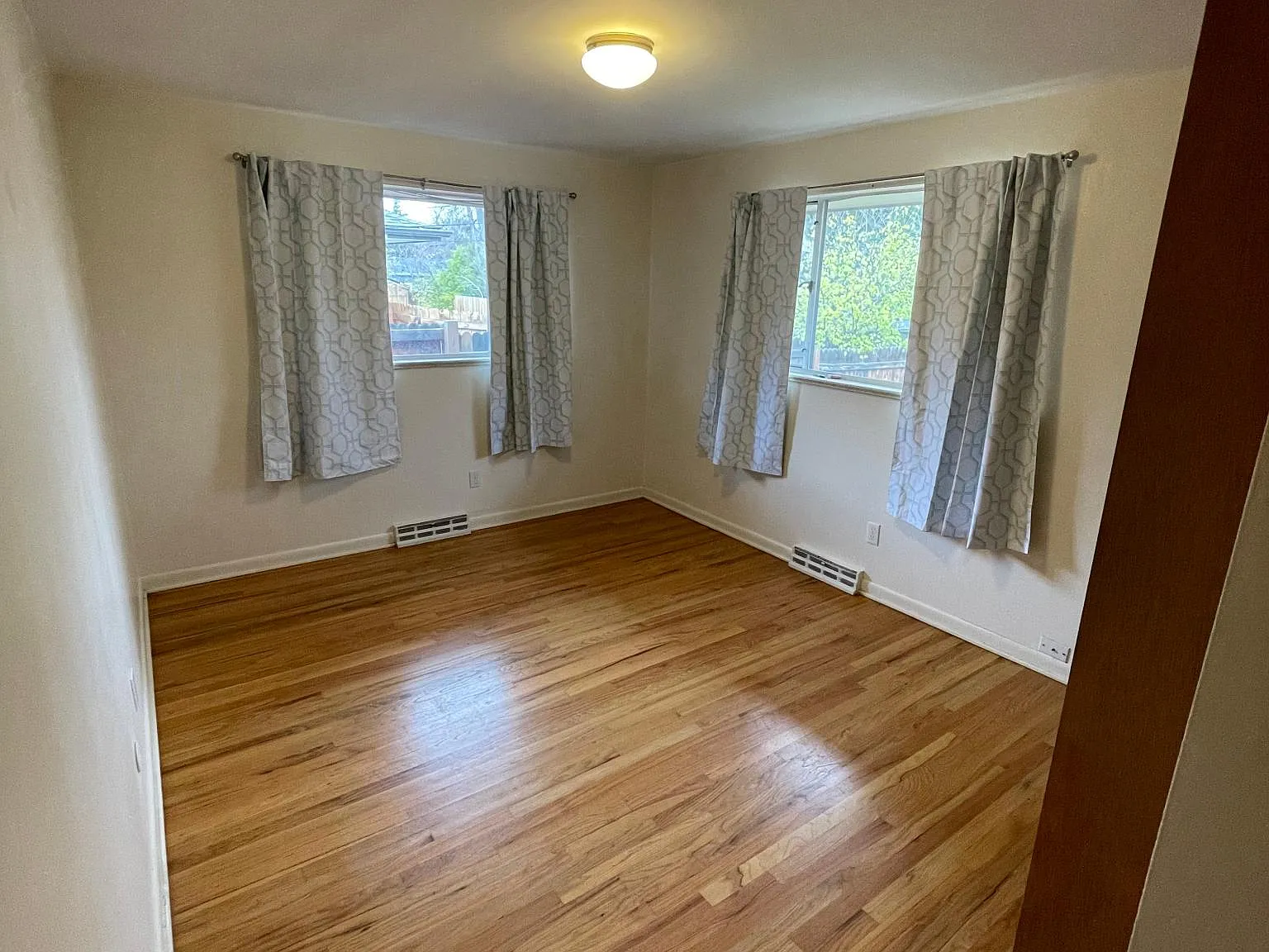 1136 Krameria St — Photo 3