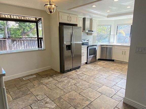4th image of 10176 English Oak Way