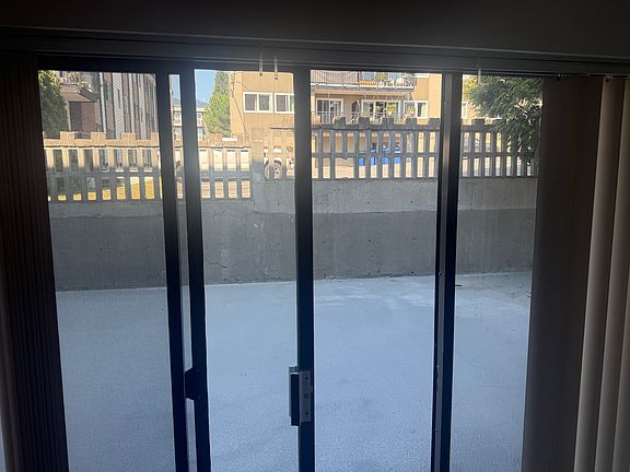 5th image of 122 E 18th St #105