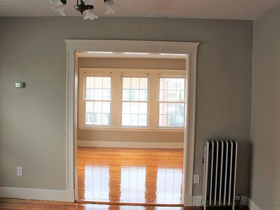 3rd image of 19 Pembroke St APT 4D