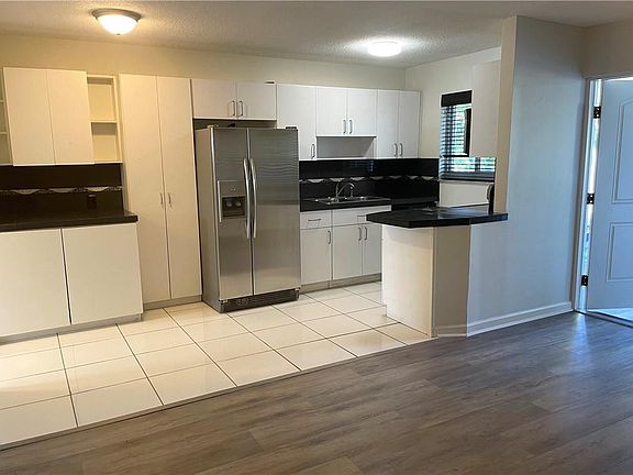 4th image of 600 NE 7th Avenue #9