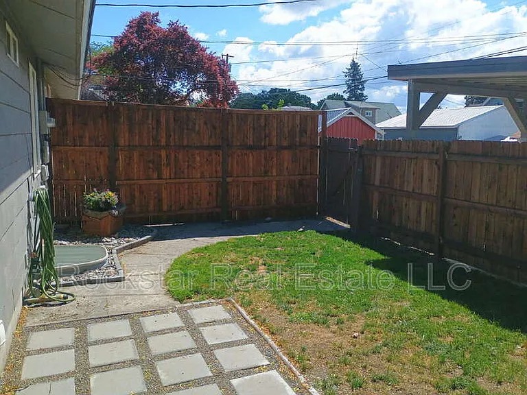 702 E Bridgeport Ave — Photo 19