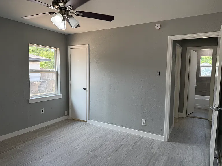 2502 Normont Cir — Photo 15