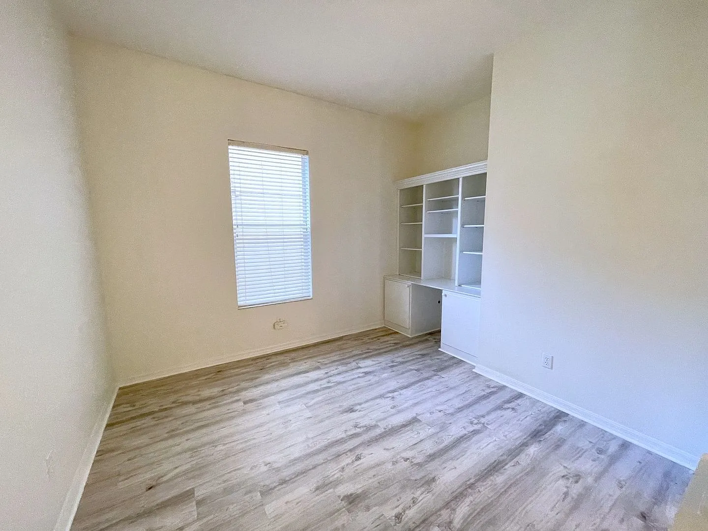 Spacious Northdale 3BR/2.5 two story townhome New Property Coming Later — Photo 3