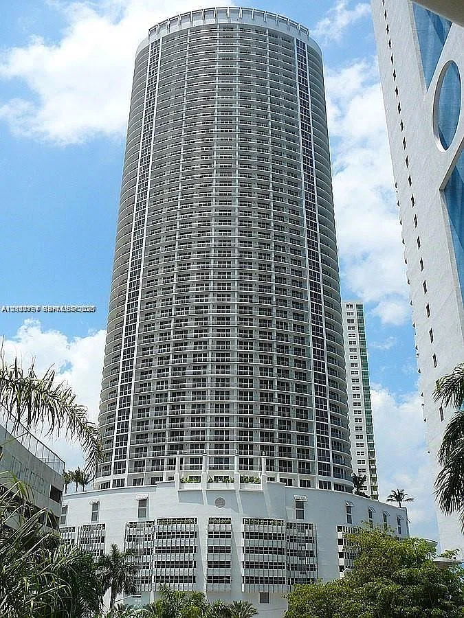 Opera Tower Condo — Photo 1
