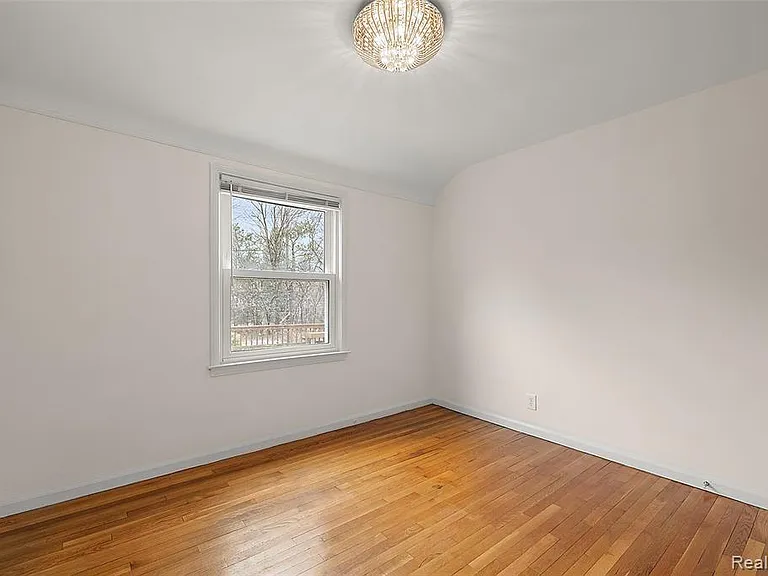 2046 Yorkshire Rd — Photo 26