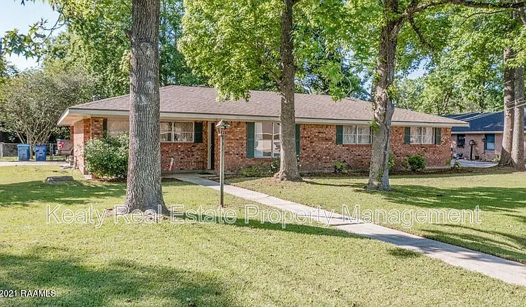 214 Dover Dr — Photo 2