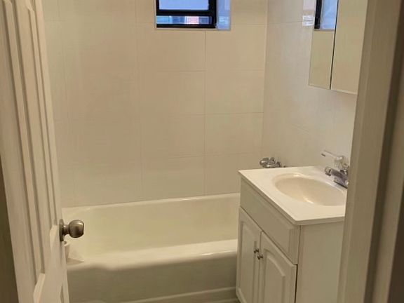 4th image of 83-30 Vietor Ave #4