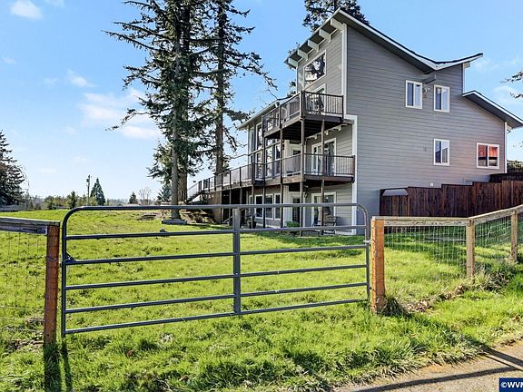 3rd image of 9915 Marquam Cir