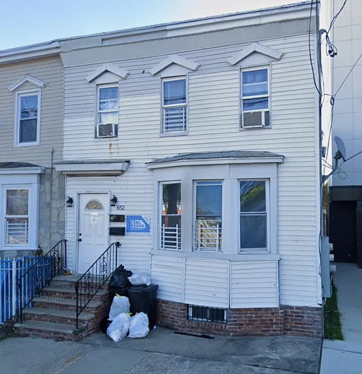 3 bed, $2,250 — Photo 1