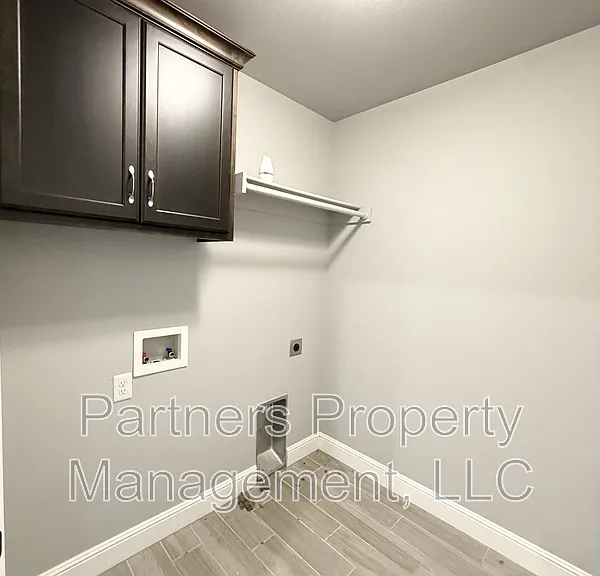 5910 NW Hancock St — Photo 13