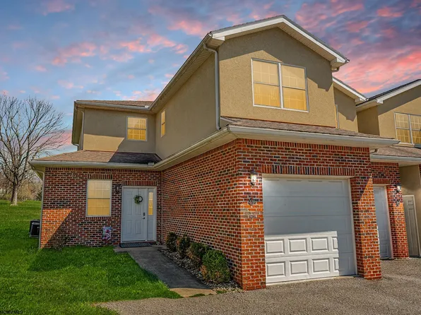 109 Mountain Golf Dr, Morgantown, WV 26508