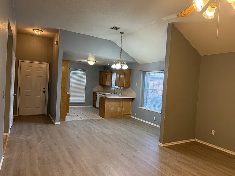 1408 Buena Vista Cir — Photo 4