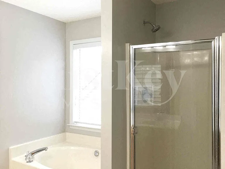 8102 Kingston Dr — Photo 14