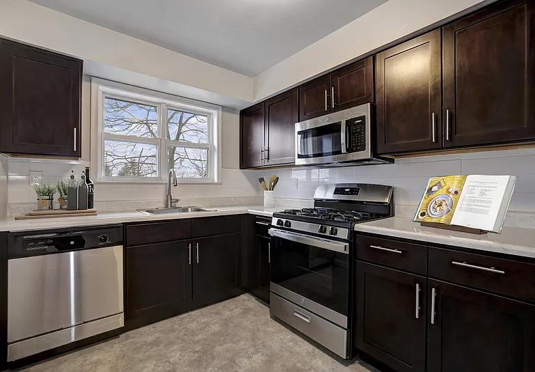 Westmount Village — Photo 1