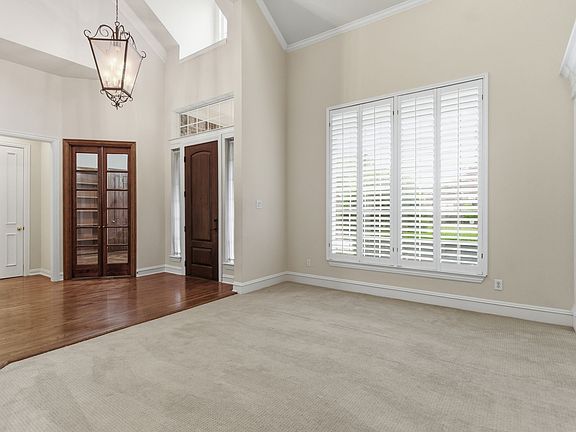 5th image of 4553 Meadow Ridge Dr