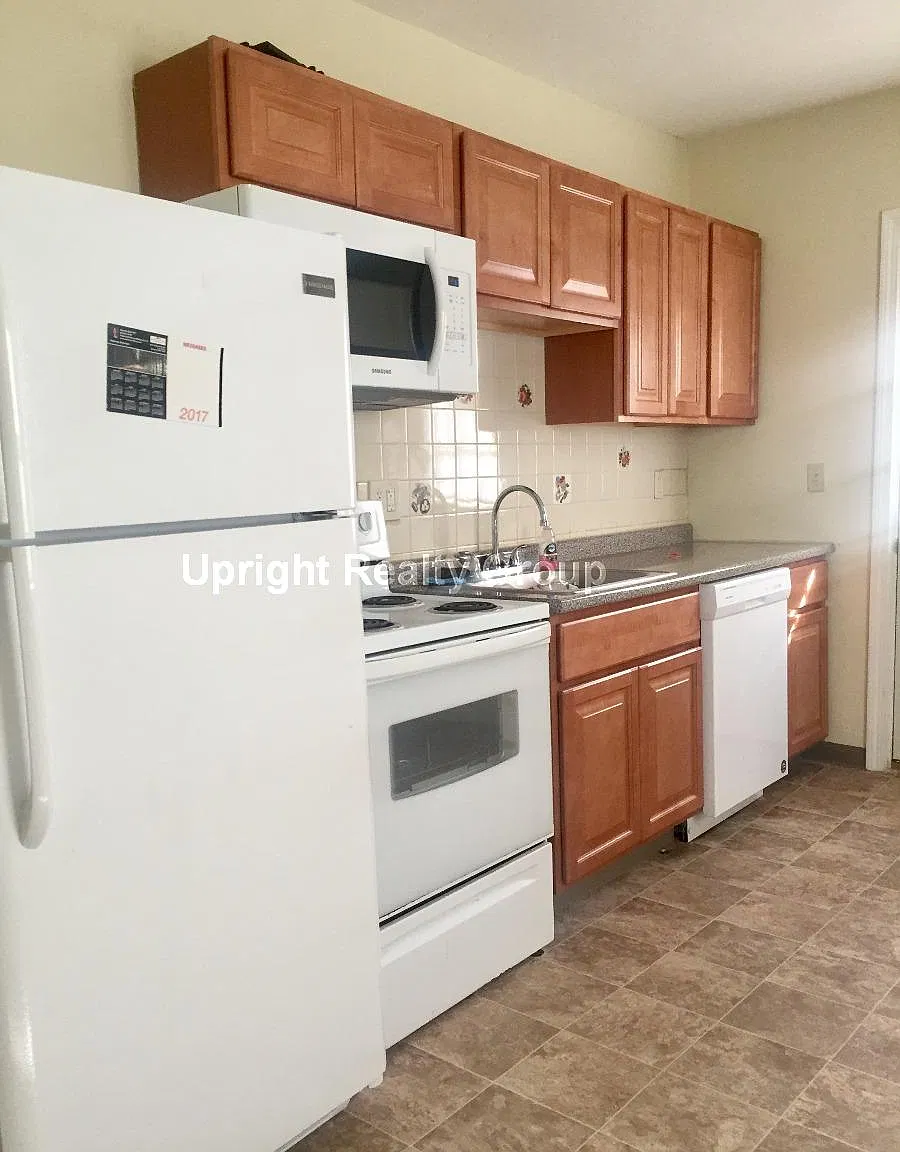 16 Tappan Ave Apartments — Photo 3