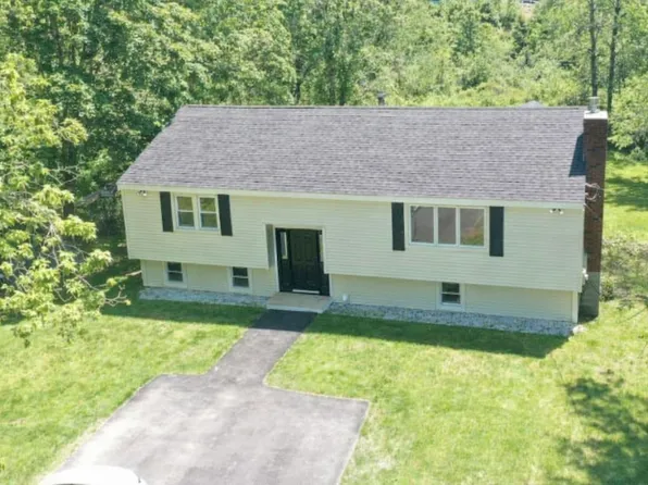 243 Second Crown Point Road, Barrington, NH 03825