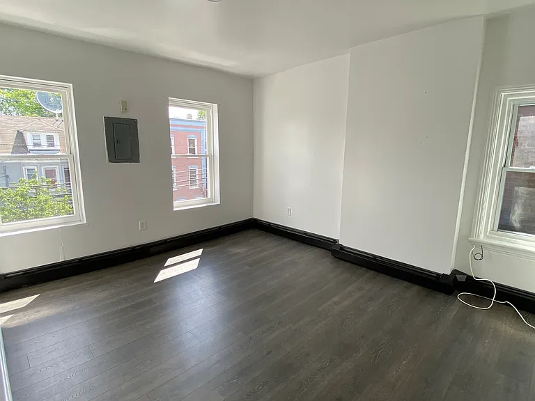 325 Centre St #3 — Photo 7