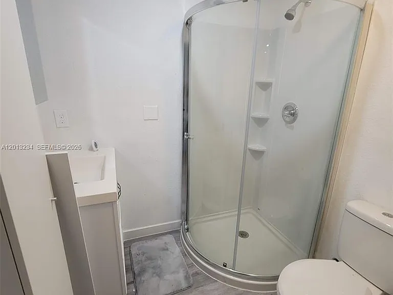 4201 SW 32nd Dr #1 — Photo 5