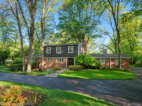 7412 Lindenmere Dr, Bloomfield Hills, MI 48301