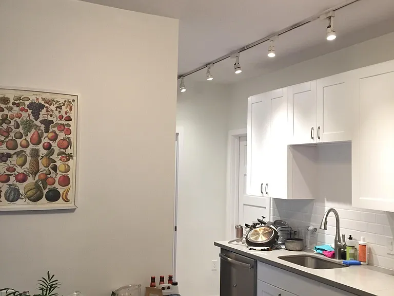 528 11th Ave E — Photo 10