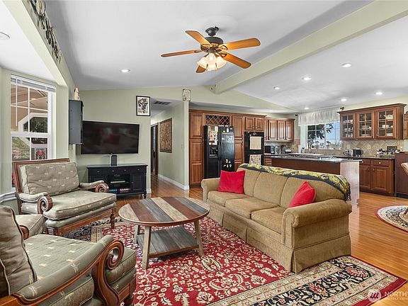 5th image of 802 Milton Way