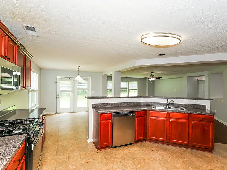 2894 Edgewater St SW — Photo 9