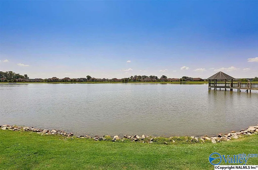 4 bed, 2.5 bath, 2395 sqft, $2,350 — Photo 3