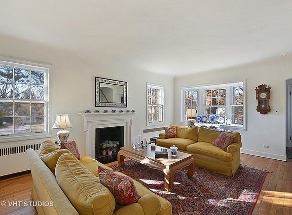 3rd image of 465 Lincoln Ave W