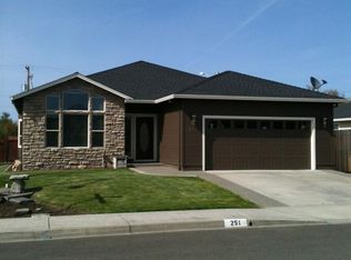 251 Applewood Dr, Central Pt, OR 97502