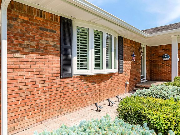 4th image of 7625 Surrey Dr