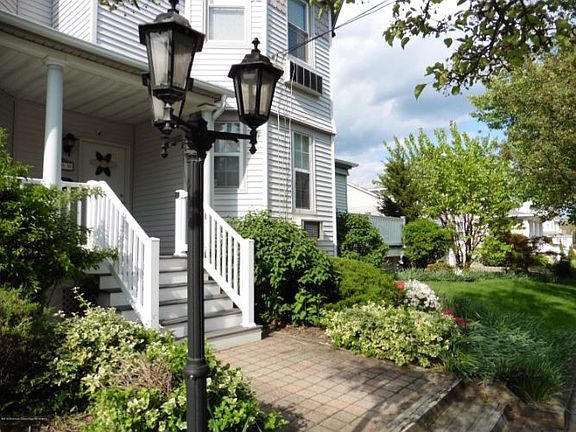 2nd image of 609 McLean Ave