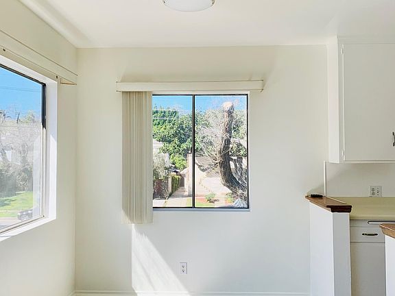 2nd image of 5038 Cahuenga Blvd APT 4