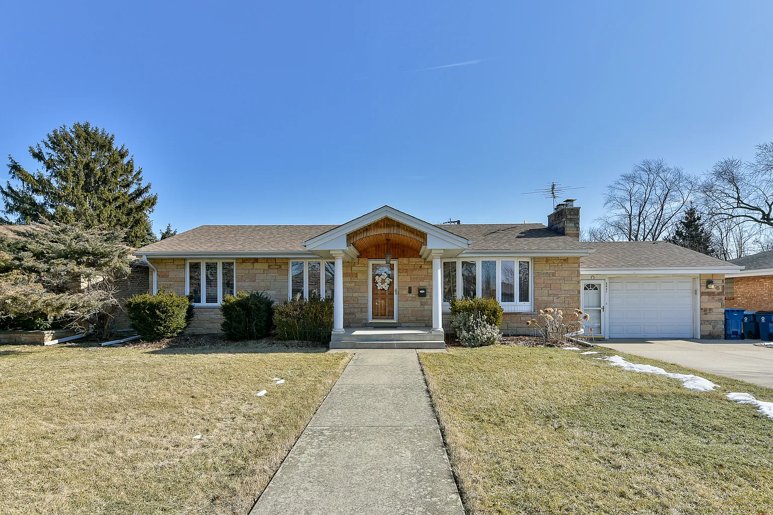 2637 Riverside St photo 1