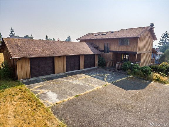 4th image of 2215 Sunset Dr W