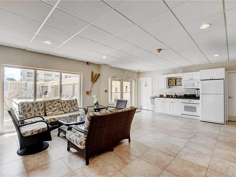 133 N Pompano Beach Blvd #108 — Photo 25