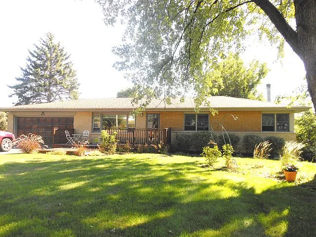 22W465 Foster Ave photo 1