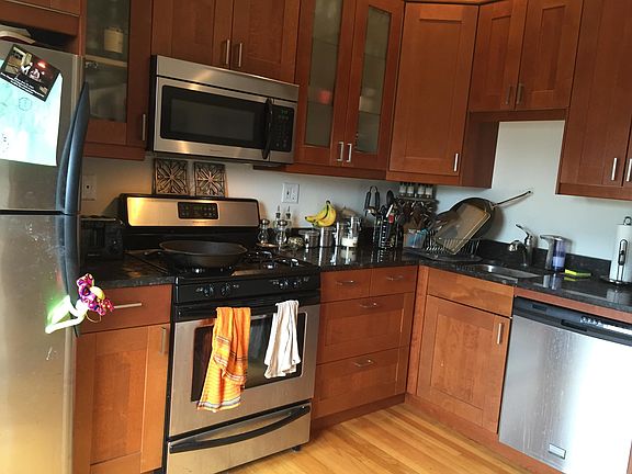 2nd image of 1-1606 W Le Moyne St #1